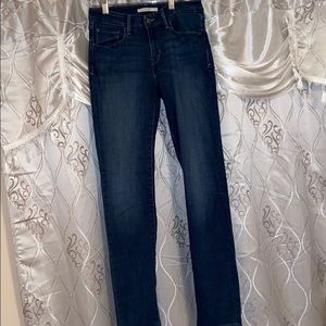 🌸EUC LEVI’S skinny jeans